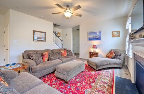 California House | Riverside House w/Kayaks, Piano & Fireplace