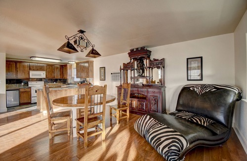 Ingram House | Riverview Upper, 1BR/1BA, 2 Balconies, Sleeps 4