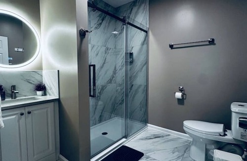 Downtown Niagara Falls House | *Riverview*Walk to Falls*Newly Renovated*2nd floor