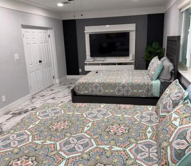 Miami Gardens Villa | RJ Home Away From Home LLC