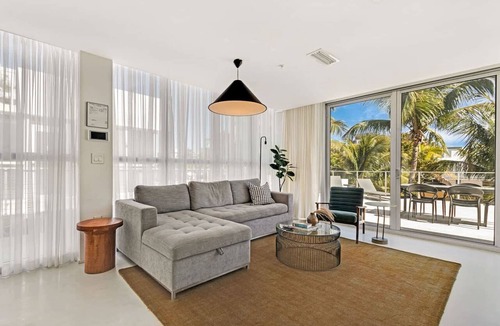 South Pointe Apartment | Roami at 250 Collins | Pool | Next to Beach