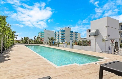South Pointe House | Roami at 250 Collins | Rooftop Pool | 3 Bedroom