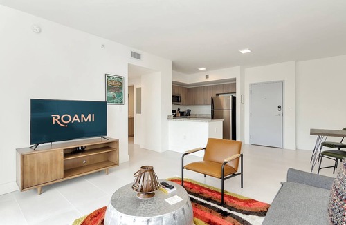 Coral Way Apartment | Roami at Grove 27 | Coconut Grove | 1BR