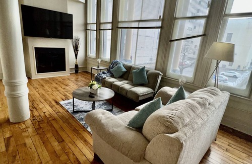 Central Business District Apartment | Rochester Luxury Settings—5 min from Hospital/Business/Entertainment Places