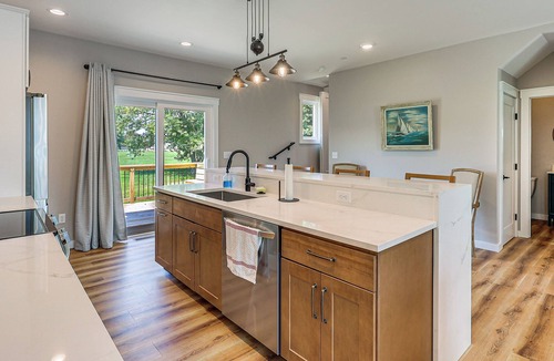 Rock Hall House | Rock Hall Retreat w/Balcony Near Park & Marina!