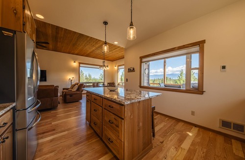Rexford House | Rock Lot – A 5 Star Vacation! Picturesque 3 BDR Sleeps 9 w/Amazing Views