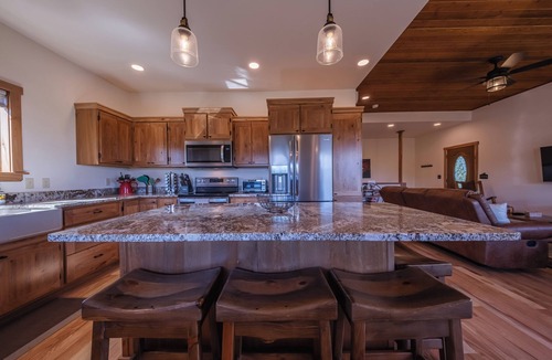 Rexford House | Rock Lot – A 5 Star Vacation! Picturesque 3 BDR Sleeps 9 w/Amazing Views