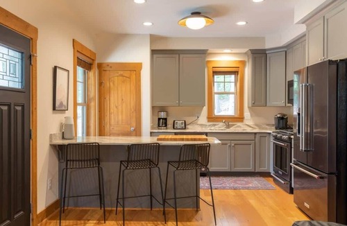 Lovingston House | RockFish Estate | The 100 Collection | HotTub