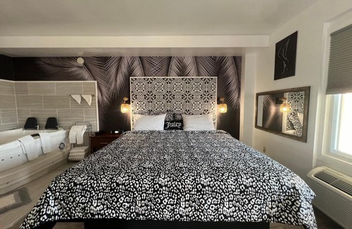 Somerset Hotel | Rodeway Inn