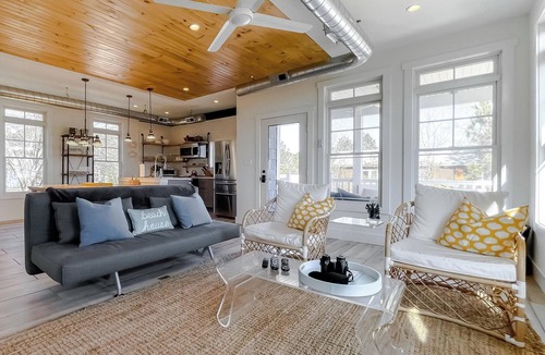 Point Lookout Cottage | Rodo Beach Cottage - Dog Friendly Private Beach with Pier - Tesla Charger