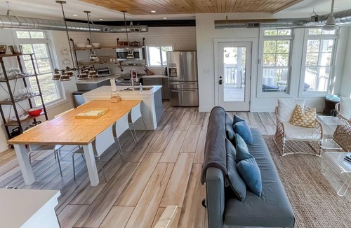 Point Lookout Cottage | Rodo Beach Cottage - Dog Friendly Private Beach with Pier - Tesla Charger