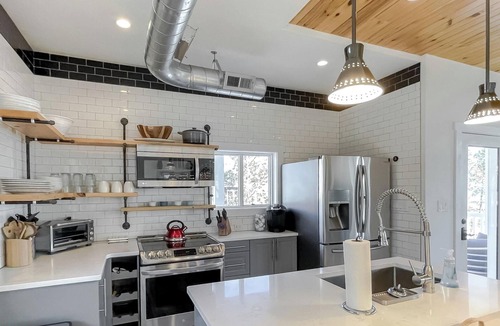 Point Lookout Cottage | Rodo Beach Cottage - Dog Friendly Private Beach with Pier - Tesla Charger