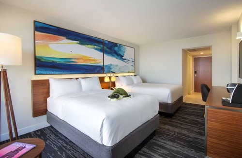 Central Beach Hotel | Romantic Beach Stay | Outdoor Pool | Near Fort Lauderdale Beach Park | Parking