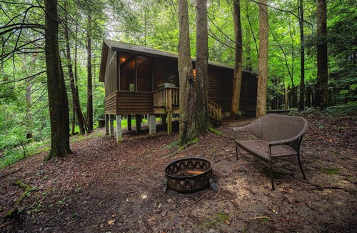 Victor Cabin | Romantic Cabin 1 with Hot Tub on Screened porch next to National Park