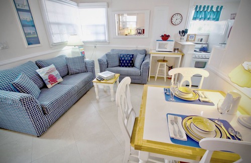 Pompano Beach House | Romantic getaway! Historic cottage 2 blocks to beach