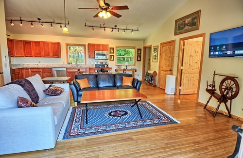 West Jefferson Cottage | Romantic Mountain Retreat-Hot Tub- Mountain Views