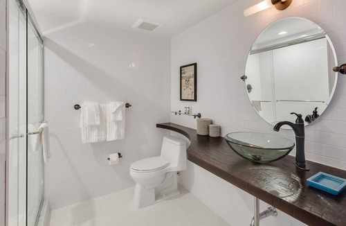 Lauderdale-by-the-Sea Hotel | Romantic Beach Getaway! Outdoor Pool, & Gym Access! Close to Bay View Drive Park
