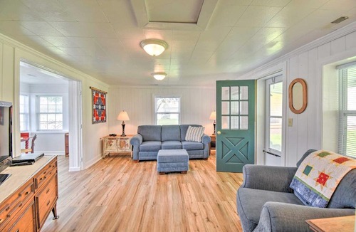 Deltaville House | Romantic Waterfront Abode with Patio & Dock!