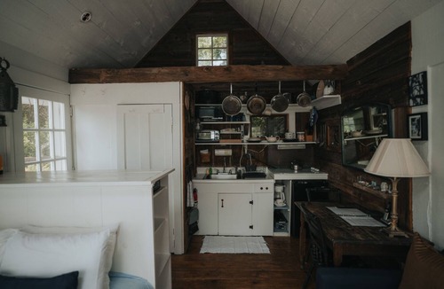 North Truro Cottage | Romantic Waterfront Artist Cottage