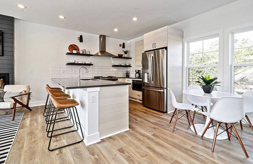 Northeast Virginia Beach Villa | Rooftop Deck with View of the Ocean at Pacific