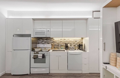 Cleveland Apartment | Rooftop | Free Parking | Near Cleveland Clinic