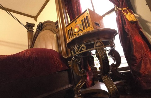 St. Martin House | Room # 1 /Historical Victorian house in serene Bishopville with WiFi, AC