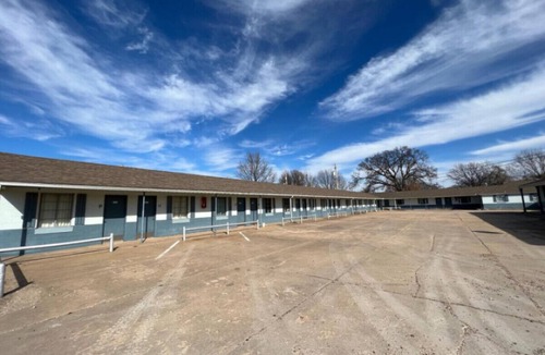 Harper Hotel | Room 27 - Double Queen - Sleeps 4 - Harper Motel