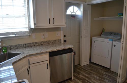 Fifeville House | Room A of a Town House Close to UVA Hospital