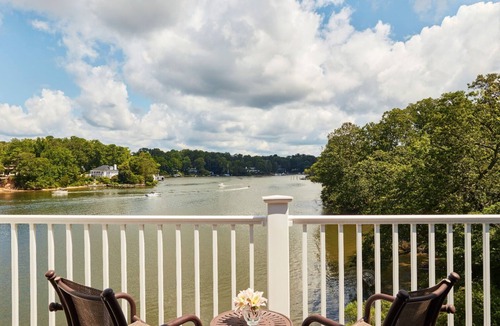 Irvington Hotel | Room Overlooking Calm Waters | Relaxing Getaway w/Seasonal Pool, Courtyard