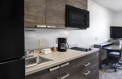 Dahlgren Hotel | Rooms Near Dahlgren Railroad Heritage Trail with Full Kitchen - 3 Units!