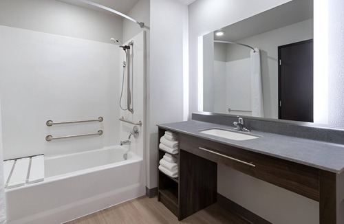 Dahlgren Hotel | Rooms Near Dahlgren Railroad Heritage Trail with Full Kitchen - 3 Units!