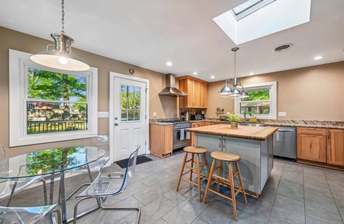 North Beach House | Rose Haven Peaceful, Spacious, 3 Bedroom Retreat