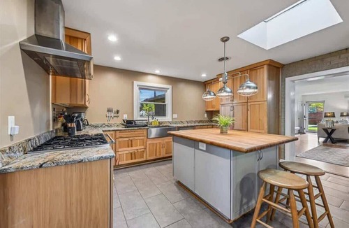 North Beach House | Rose Haven Peaceful, Spacious, 3 Bedroom Retreat