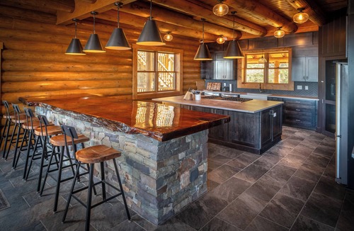 Edray Cabin | Royal Explorer Lodge Ski-in/Ski-Out Slope-side! Snowshoe’s Premier Luxury Cabin