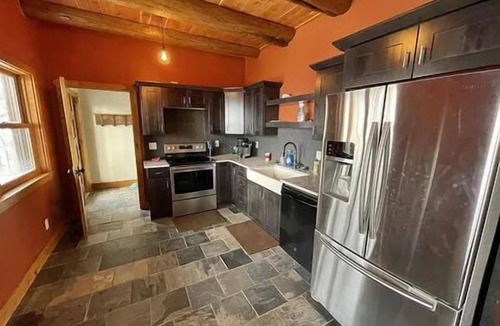 Edray Cabin | Royal Explorer Lodge Ski-in/Ski-Out Slope-side! Snowshoe’s Premier Luxury Cabin