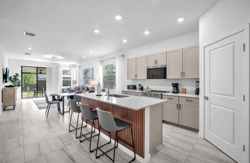 Homestead House | Royal Palm Gateway - Modern 4BR Homestead Retreat