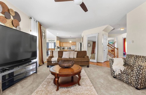 East Highland Park House | Royal Retreat: Luxurious House with 4 King Beds!