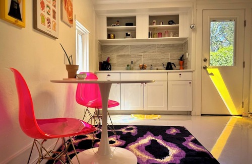 Depot Bench House | Ruby Bungalow- Private Entrance + Yard