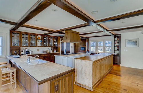 West Tisbury House | Rural Farm Location close to Town