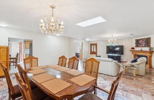 Los Feliz House | Russell House Near Hollywood & Griffith Park