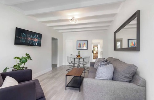 Colee Hammock Apartment | Rustic Cozy Haven - 1 bedroom Las Olas in FORT LAUDERDALE