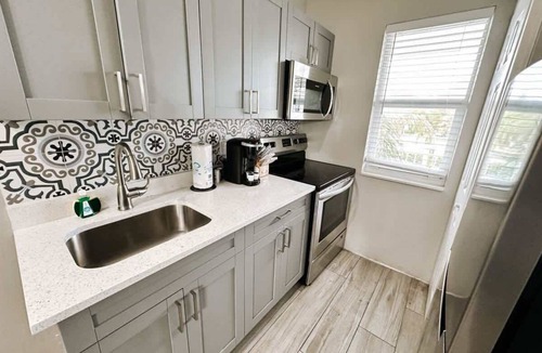 Poinciana Park Apartment | Rustic Escape 1BR Near Las Olas