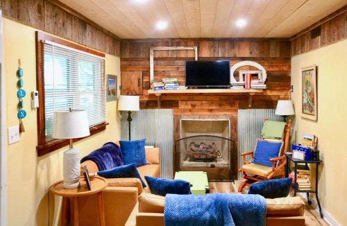 Seebert House | Rustic Hideaway w/Fire Pit < 1 Mi to River!