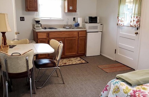 Vermilion Cottage | Rustic Lakeside Vacation Rental with Beach Access in Vermilion, Ohio