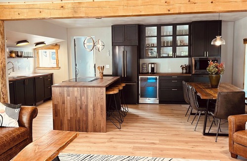 Moscow House | Rustic modern 2-bedroom home-lower level with hot tub in marvelous Moscow