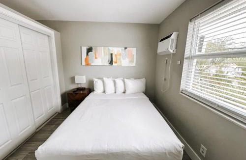 Poinciana Park Apartment | Rustic Retreats Beachy 1BR for 4 guests in the heart of Fort Lauderdale