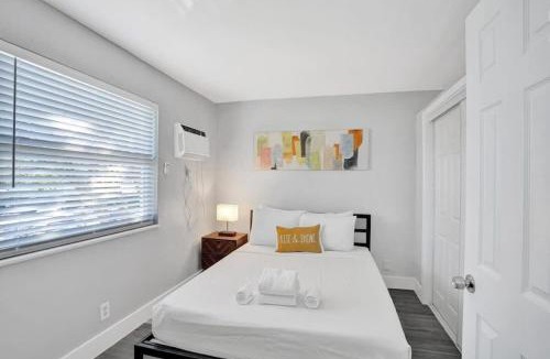 Poinciana Park Apartment | Rustic Retreats Beachy 1BR for 4 guests in the heart of Fort Lauderdale