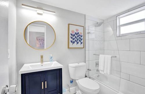 Poinciana Park Apartment | Rustic Retreats Beachy 1BR for 4 guests in the heart of Fort Lauderdale