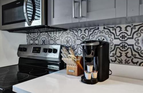 Poinciana Park Apartment | Rustic Retreats Modern 1BR for 2 guests in the heart of Fort Lauderdale