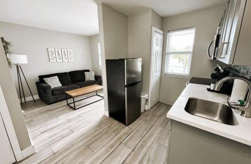 Poinciana Park Apartment | Rustic Retreats Modern 1BR for 4 guests in the heart of Fort Lauderdale